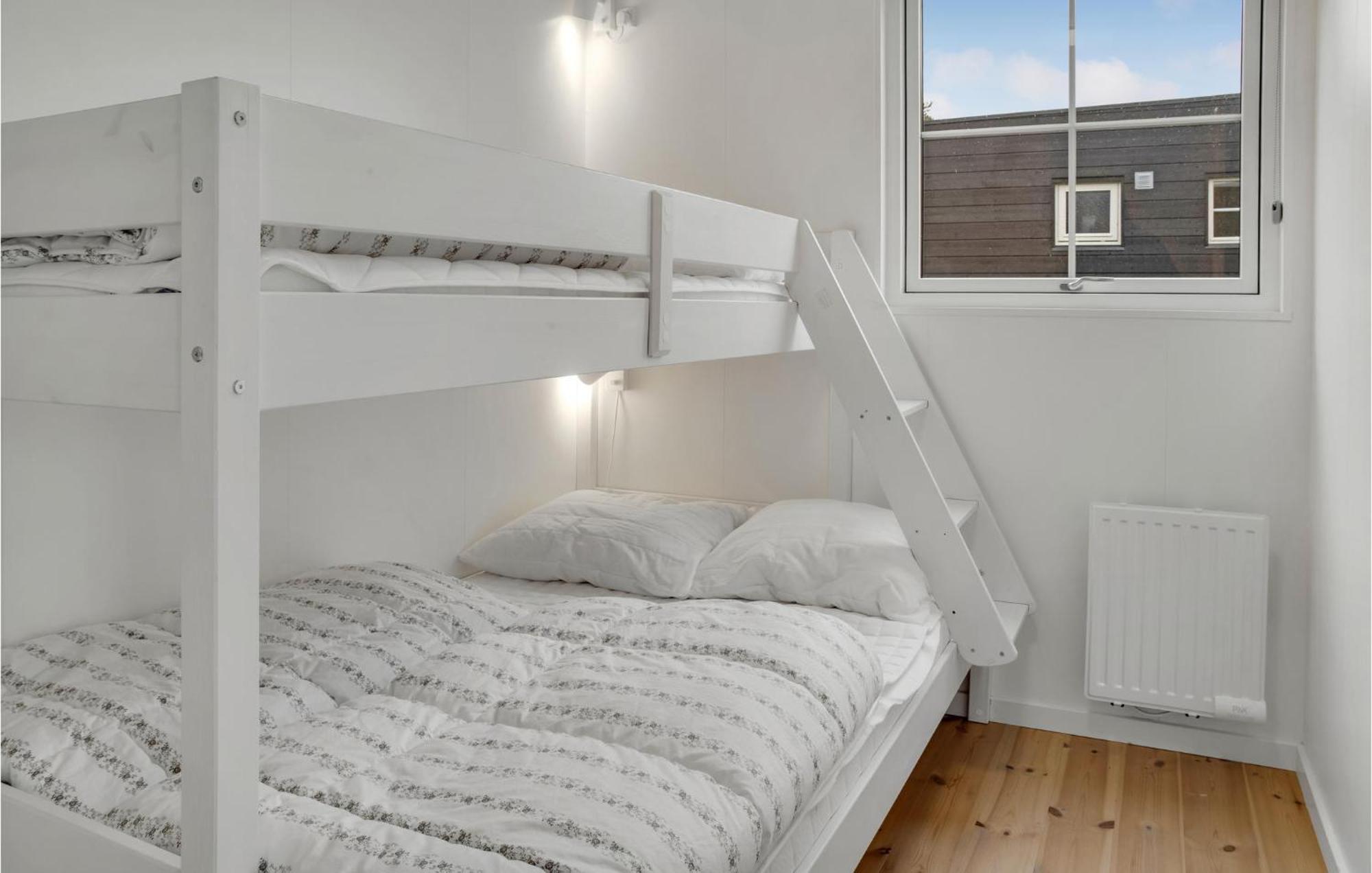 2 Bedroom Gorgeous Apartment In Vaeggerlose Bøtø By Buitenkant foto