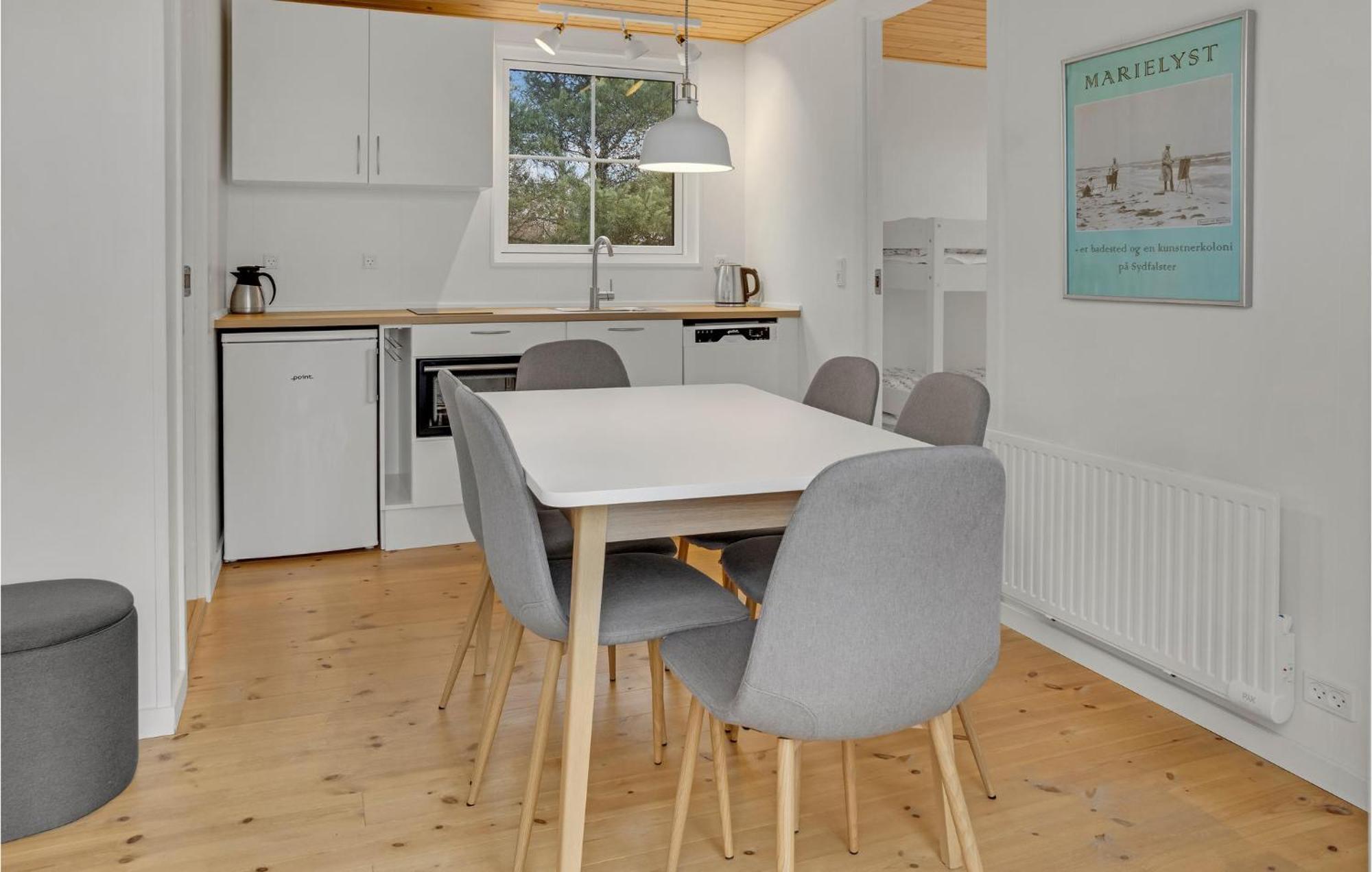 2 Bedroom Gorgeous Apartment In Vaeggerlose Bøtø By Buitenkant foto