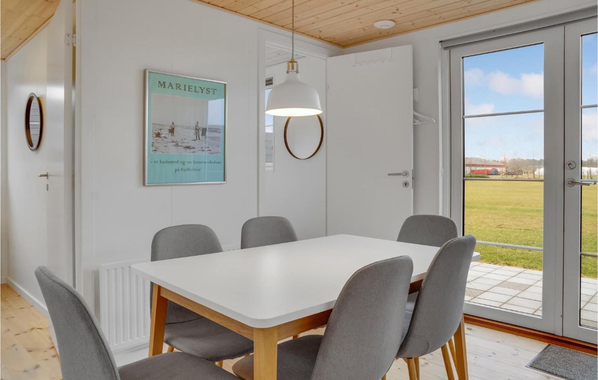 2 Bedroom Gorgeous Apartment In Vaeggerlose Bøtø By Buitenkant foto