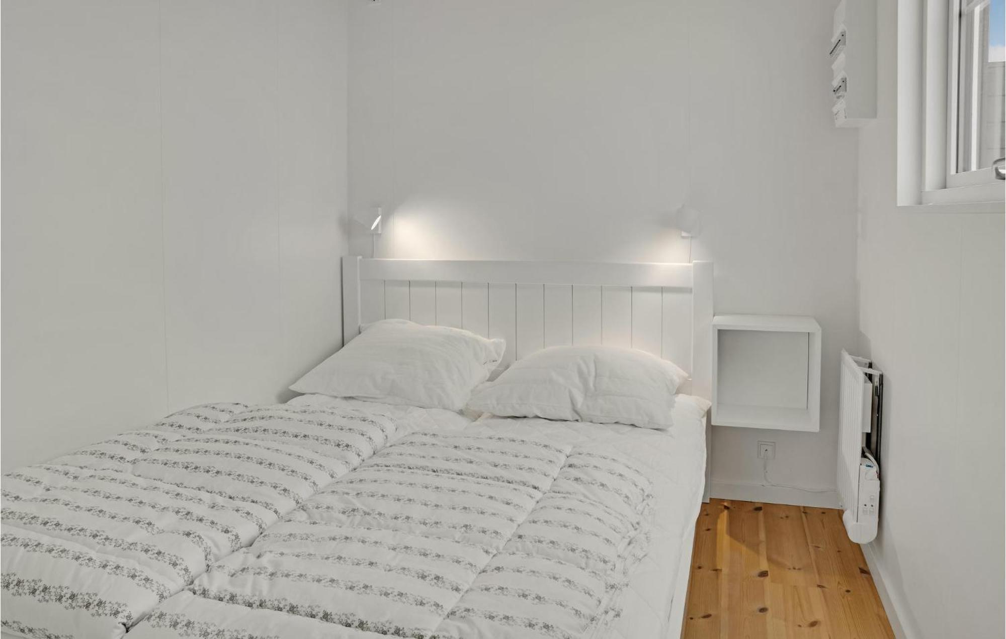2 Bedroom Gorgeous Apartment In Vaeggerlose Bøtø By Buitenkant foto